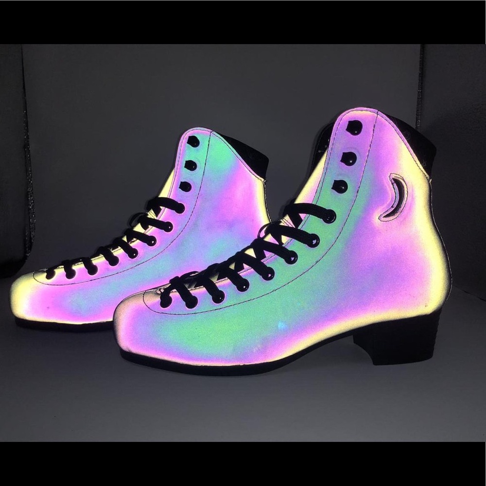 COPY - Moon Boots 🔮 Safety Dance Skates, SIZE 6 (…